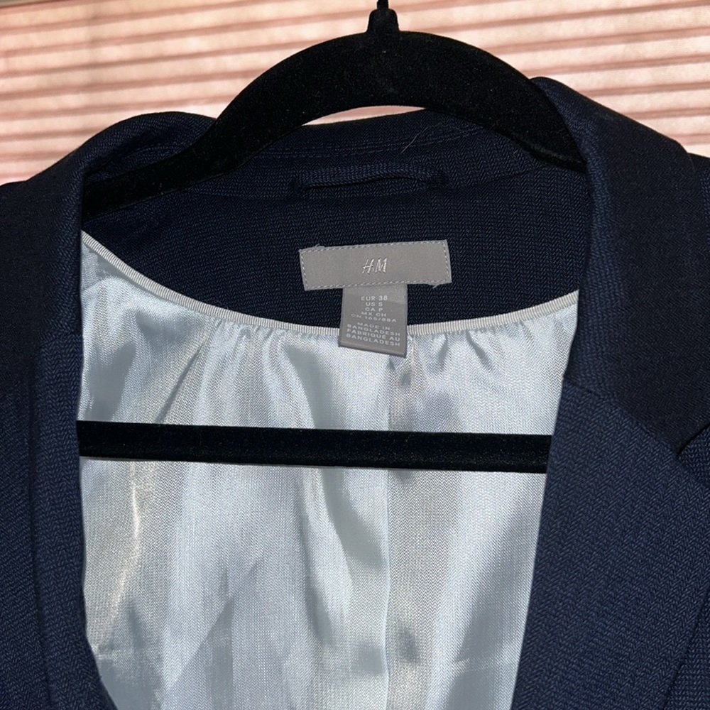 H&M Blazer - Picture 2 of 3